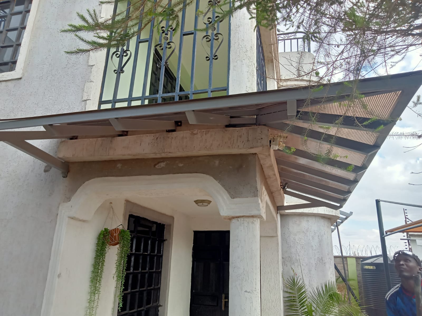 Ms. Vata - Pyramid Roof Car Shade & Pergola